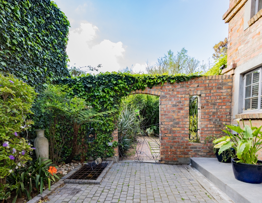 6 Bedroom Property for Sale in Vierlanden Western Cape